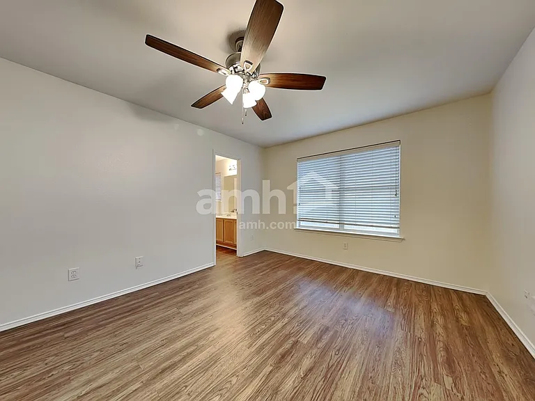 115 Windsor Dr — Photo 10