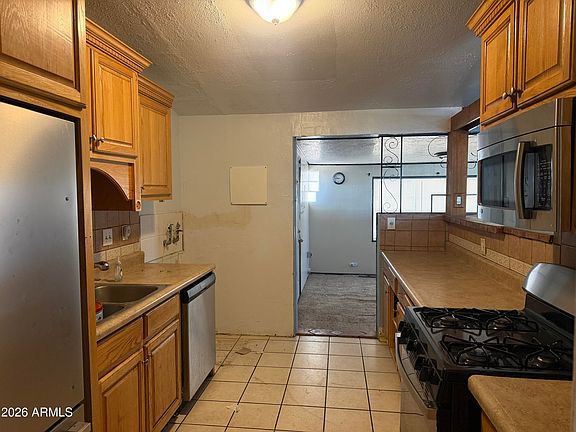 2nd image of 296 STEFFEN Street