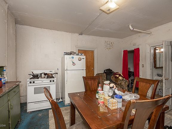 5th image of 3320 W 31st St
