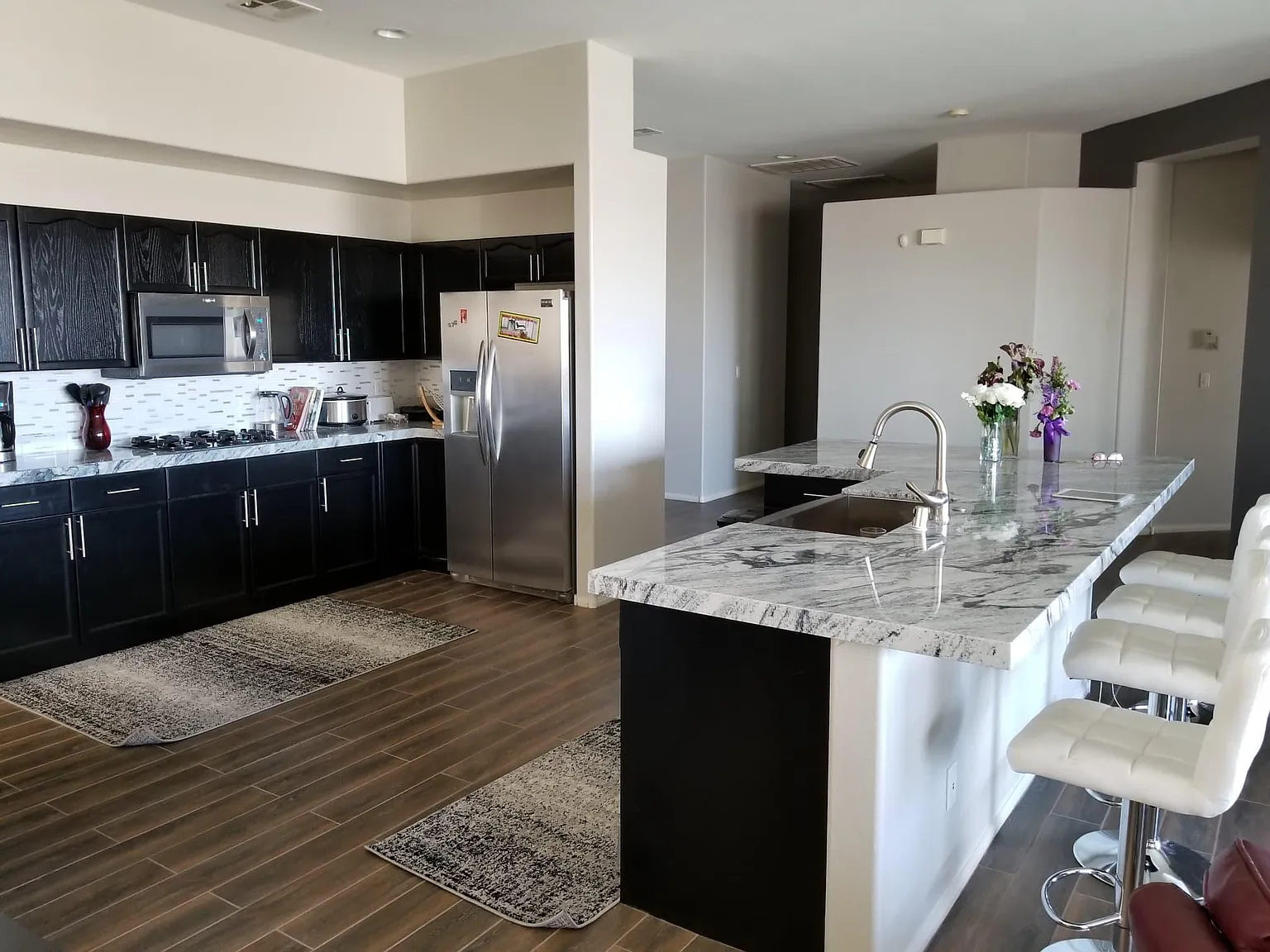 4 bed, 2001 sqft, $3,000 — Photo 4