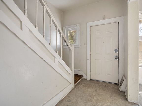 3rd image of 820 E 90th Pl