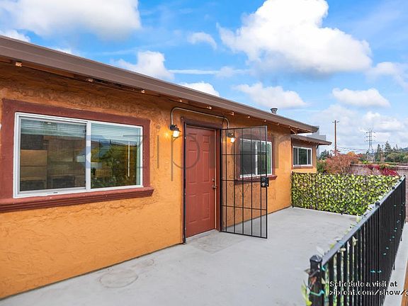 4th image of 900 Teakwood Ct #3C