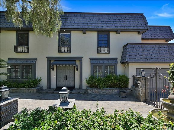 3rd image of 17031 Encino Hills Dr