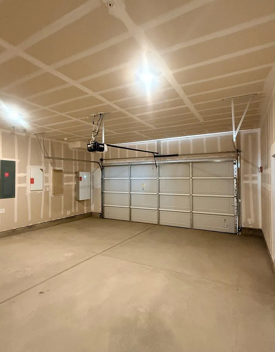 4 bed, 2075 sqft, $3,200 — Photo 2