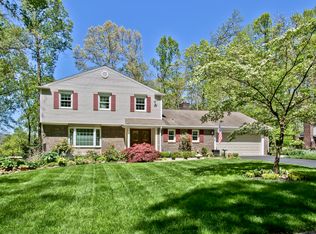 1129 W Outer Dr, Oak Ridge, TN 37830