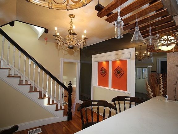 5th image of 110 Hollis Ave