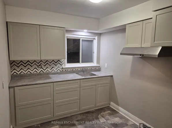 5473 Ontario Ave #5, Niagara Falls, ON L2E 3S4