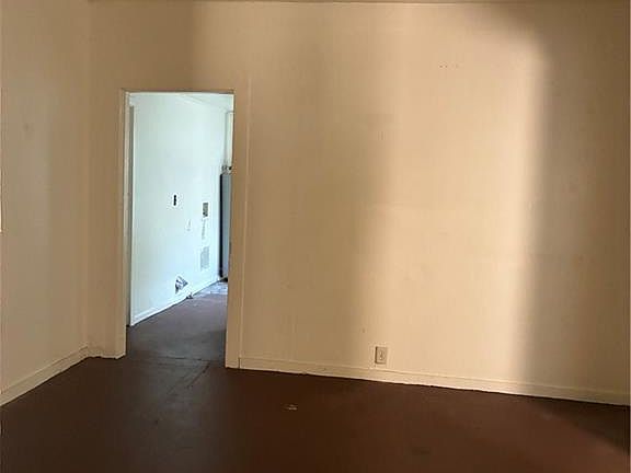5th image of 266 Burton Ave