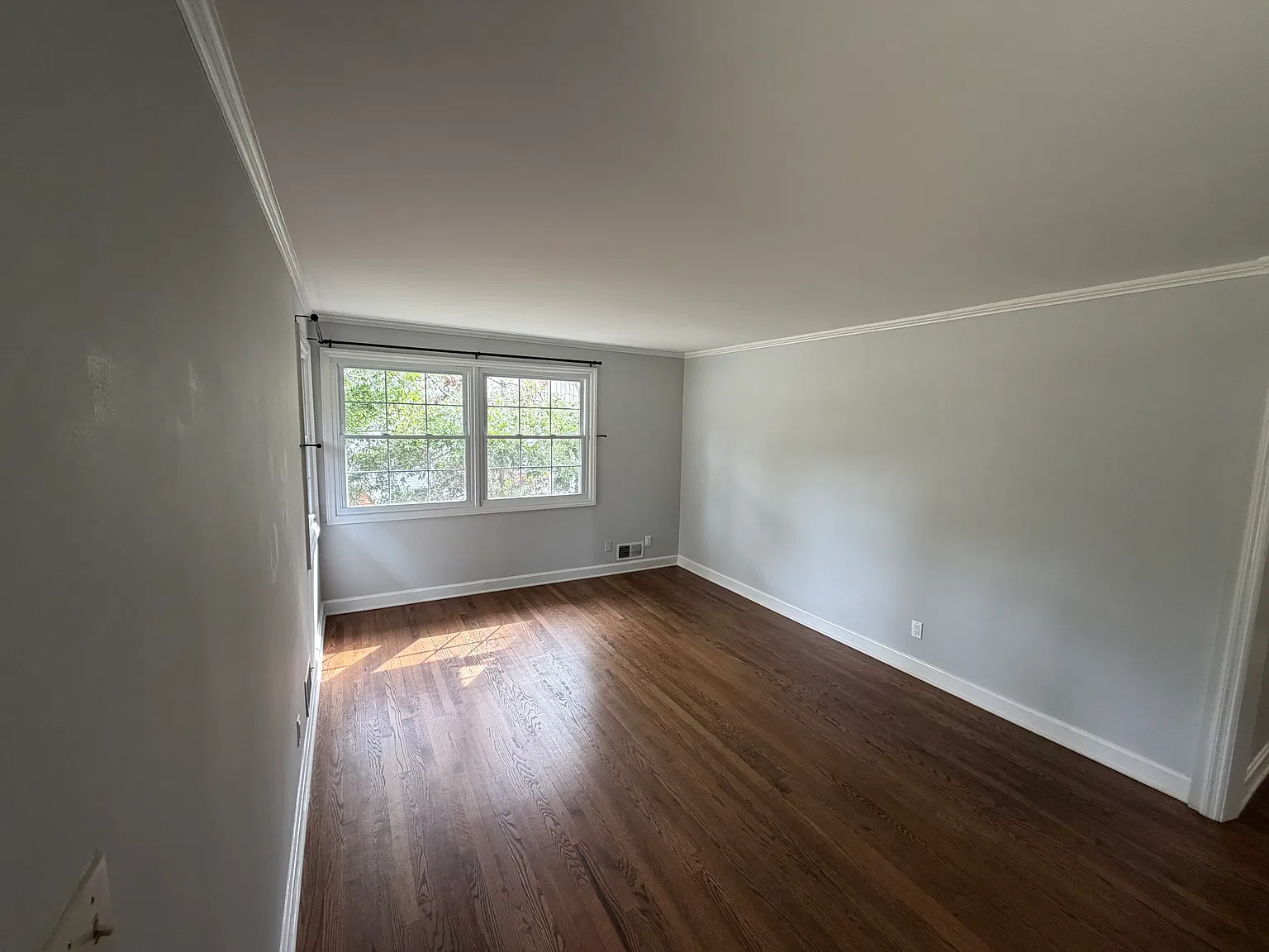 3 bed, 1180 sqft, $2,400 — Photo 2