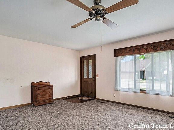 3rd image of 472 Cherry Ln