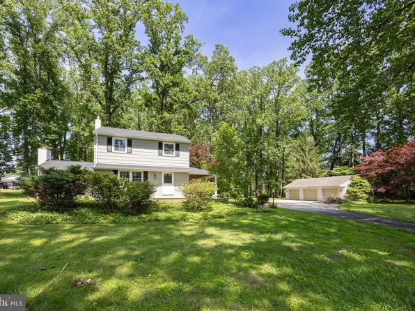 1061 Forest Ln, Glen Mills, PA 19342
