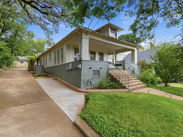 608 Harthan St — Photo 2