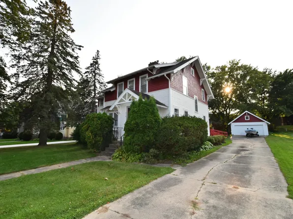 310 2nd Ave SW, Pine Island, MN 55963