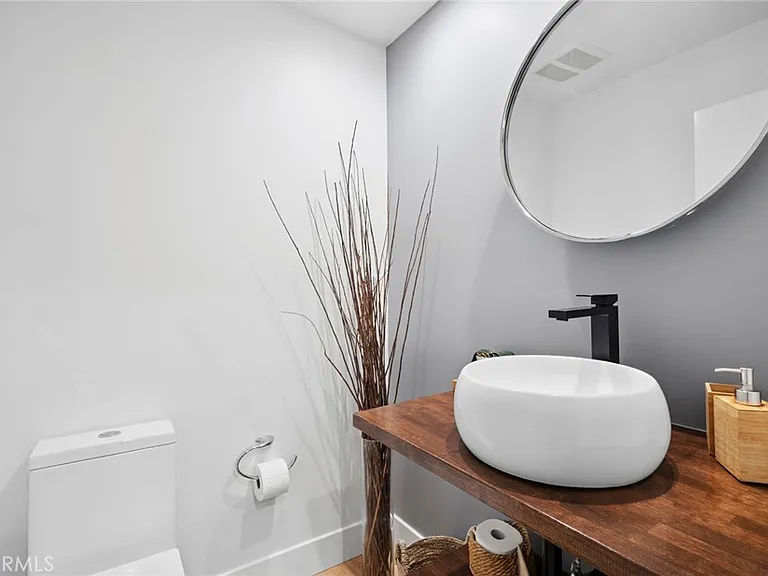 1061 Skyline Dr — Photo 34