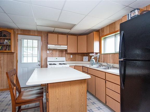 3rd image of 684 W Wood St