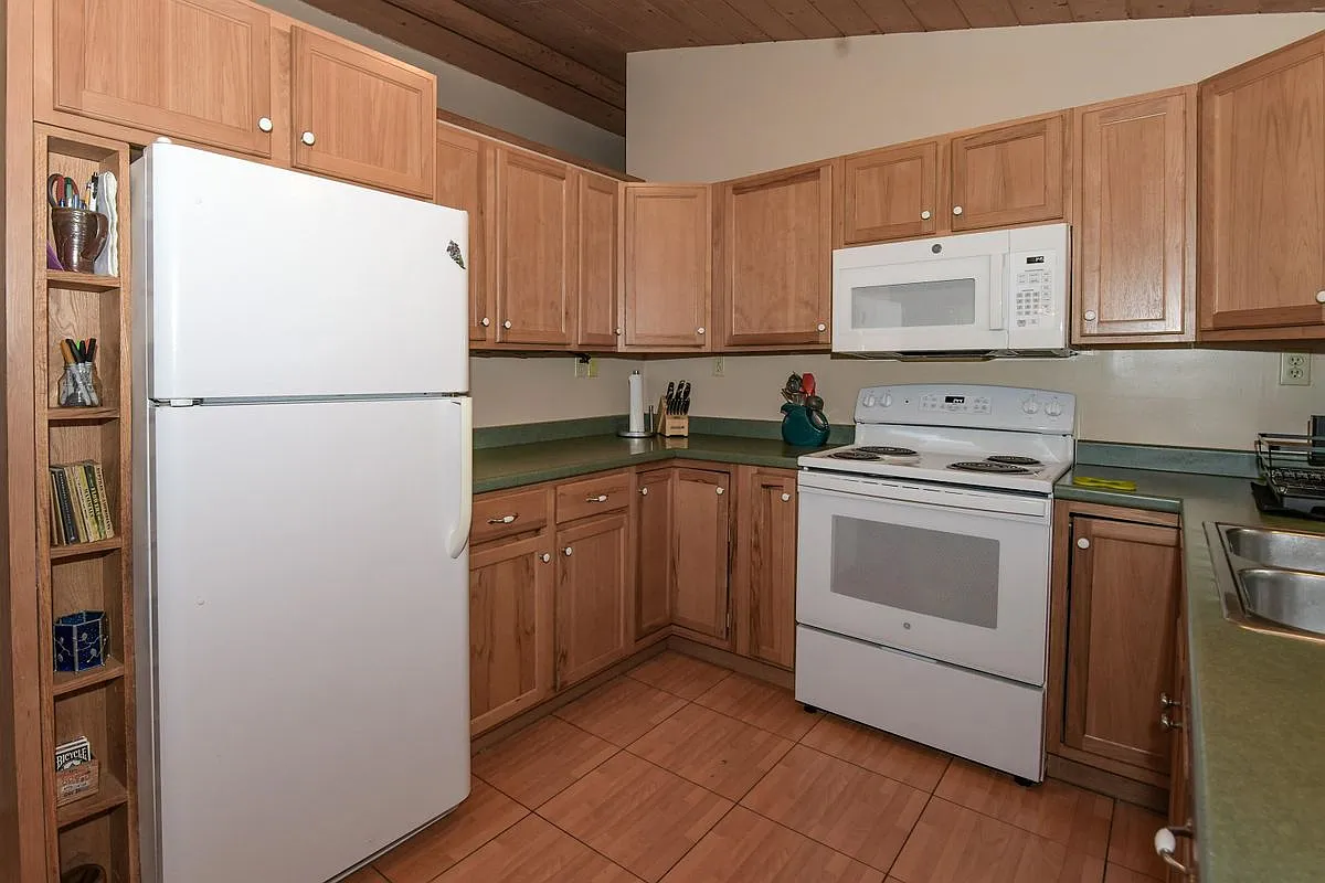 2 bed, 1.0 bath, 1020 sqft, $2,000 — Photo 3