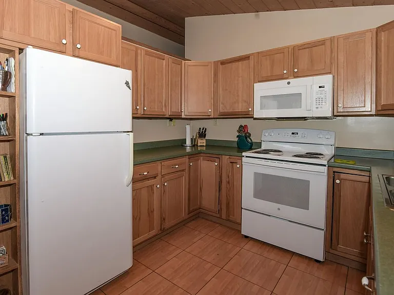66 Maple St — Photo 3