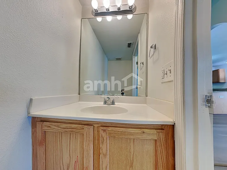 4618 Newbourne Way — Photo 8