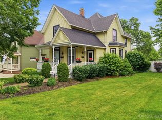 202 N 5th St, Saint Charles, IL 60174
