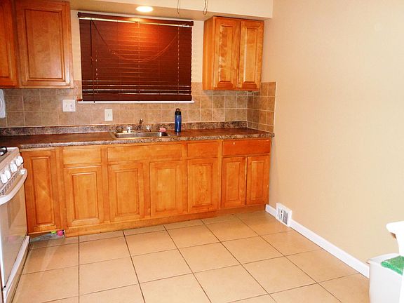 5th image of 2009 Beyer Ave Fl 2
