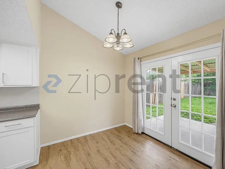 8318 Tuxford — Photo 9