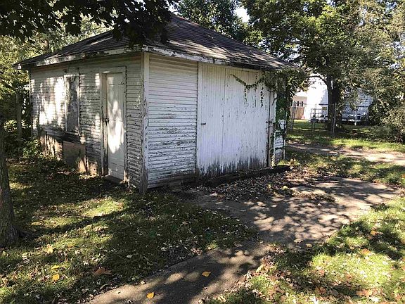 5th image of 829 E Bowman St