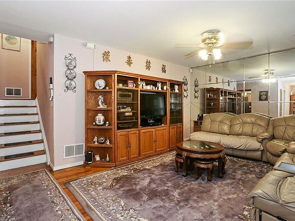 4th image of 462 Midland Ave