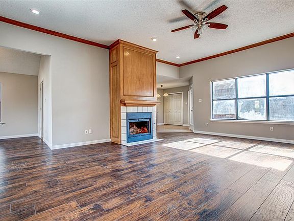 4th image of 937 Worthington Dr