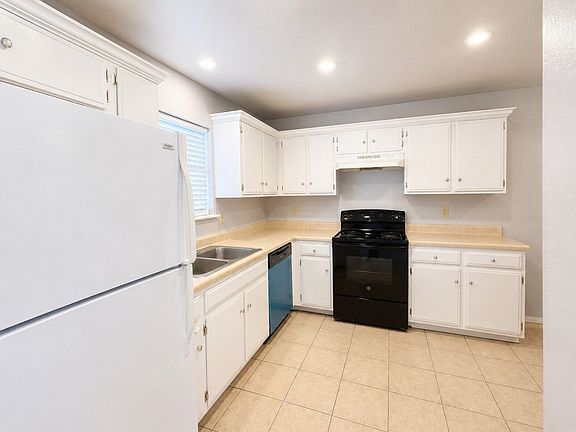 3rd image of 8199 NW 23rd St