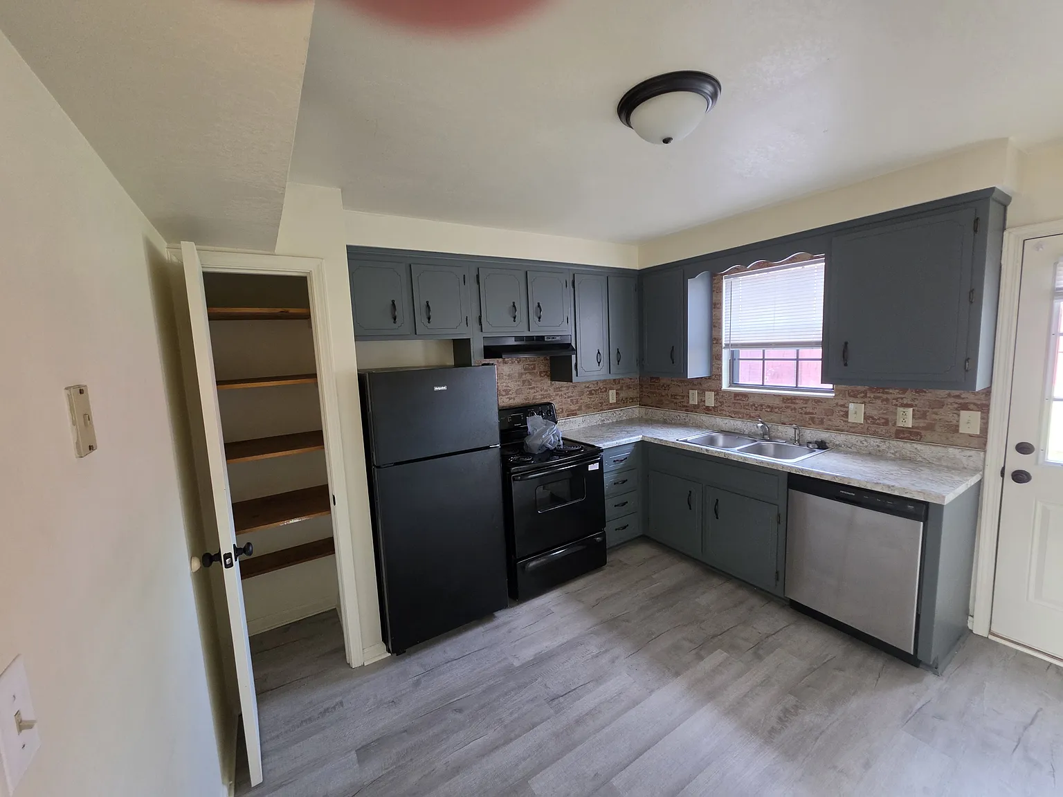 2 bed, 1.5 bath, 750 sqft, $925 — Photo 4