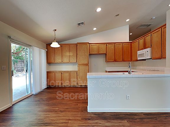 5th image of 593 Fisher Cir