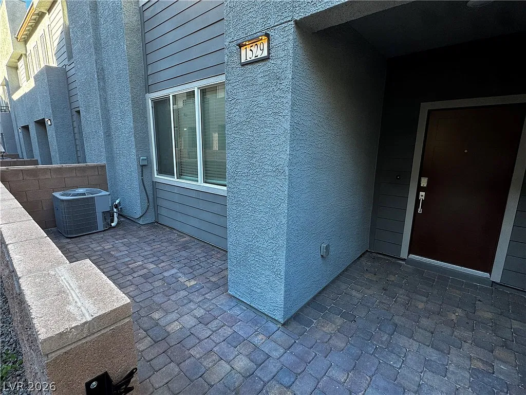 3 bed, 2.5 bath, 1784 sqft, $2,000 — Photo 2