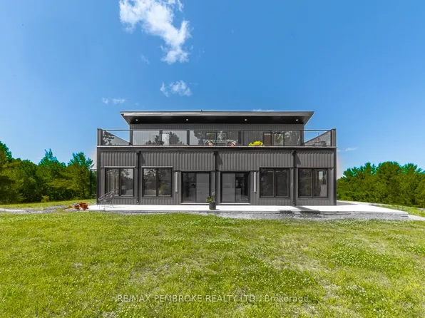 102 Rantz Rd, Petawawa, ON K8H 2W8