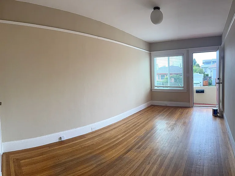 4426 Shafter Ave — Photo 4