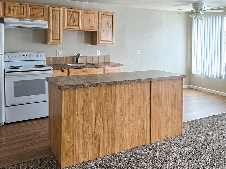 Apartment in West Salem near banks, shopping areas, bus lines, and downtown! ~ Colonial — Photo 23