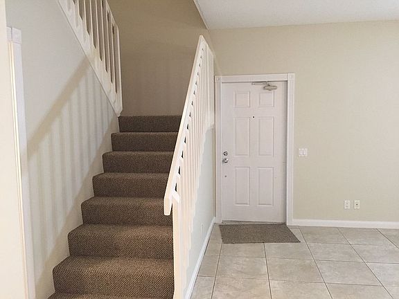 3rd image of 23 Oakland Ct