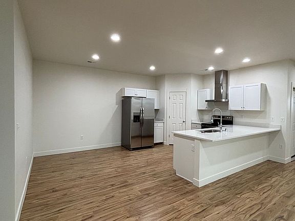 2nd image of 1415 W Sunset Dr #B