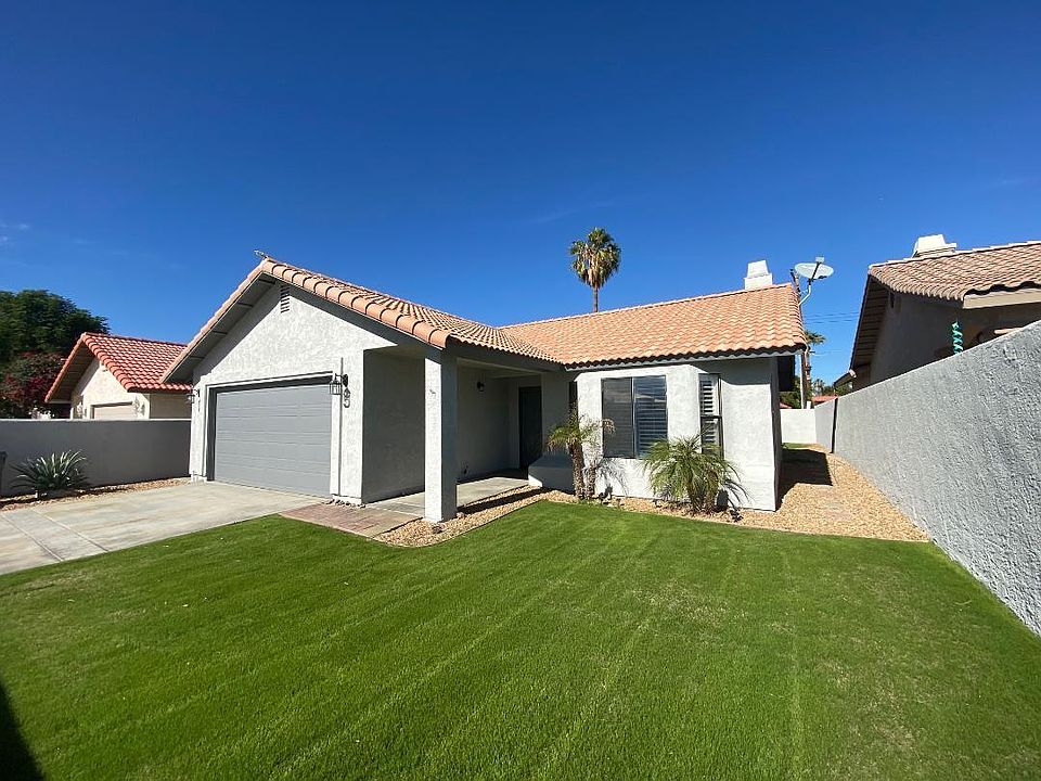 2nd image of 78570 Saguaro Rd