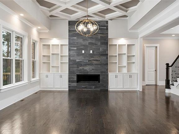 2nd image of 4001 Oak Forest Cir