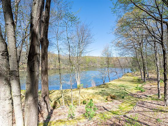 3rd image of 516 Pound Ridge Road
