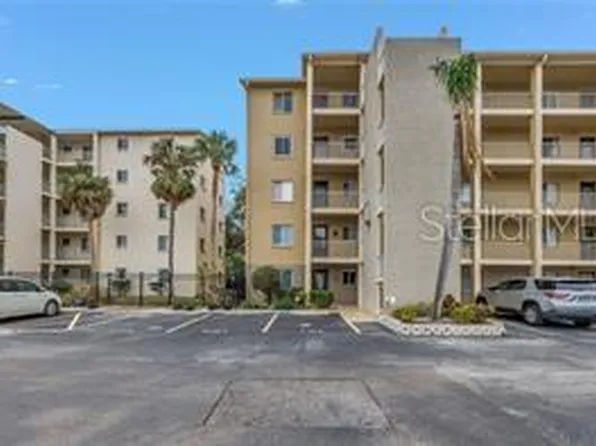 3500 Lake Bayshore Dr #K101, Bradenton, FL 34205