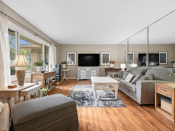 5th image of 7702 Hunters Ridge Dr
