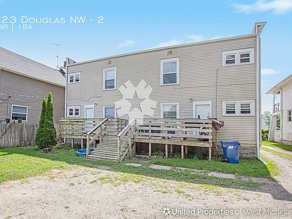 4th image of 823 Douglas St NW #2