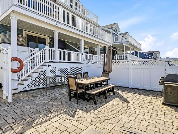 4th image of 313 44th St E #Sea