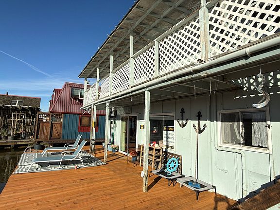 4th image of 5 W Mill St #B7