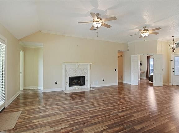 5th image of 2284 Country Club Dr