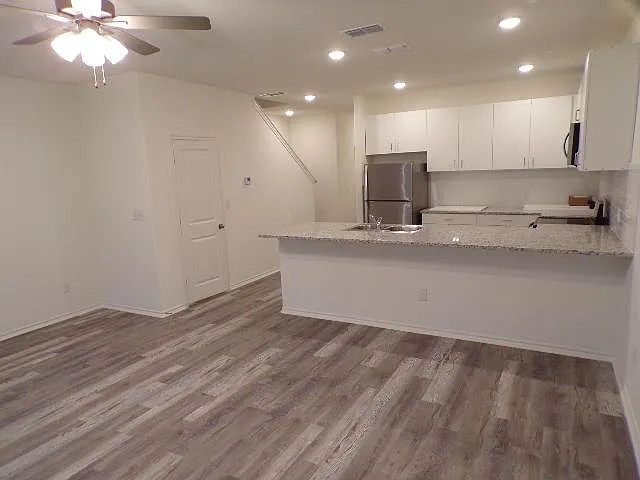 690 Union Ave #4 — Photo 18