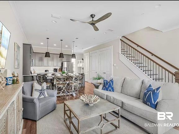 4th image of 951 W Lagoon Ave #U