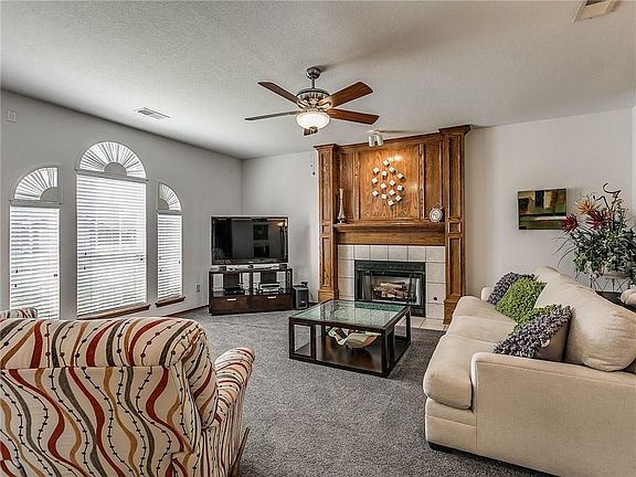 5th image of 13237 Almond Dr