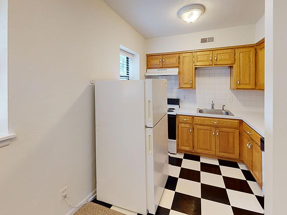 3rd image of 4010 Oak St #1G